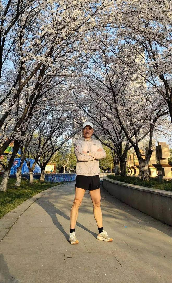 坠落！浙江52岁大叔跃入5米深潭救人AG真人娱乐女子不慎从20米高瀑布
